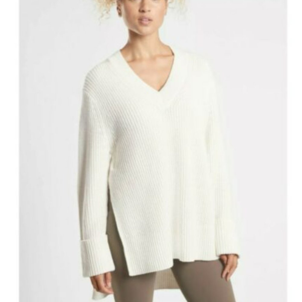 Athleta Cream V-Neck Ribbed Knit Sweater